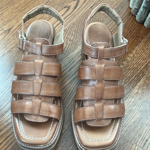 Never Been Worn Bernardo Fisherman Sandals - Picture 2 of 6